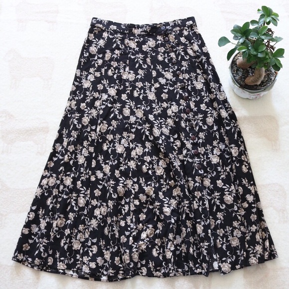 Express | Vintage Black Floral Wrap Skirt - Picture 4 of 5